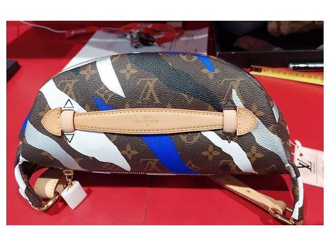 Louis Vuitton bumbag League of Legends Brown - view 2