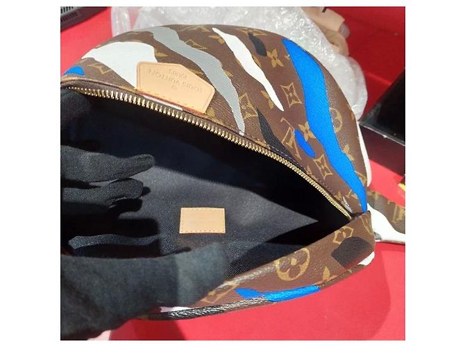 Louis Vuitton bumbag League of Legends Brown - view 4