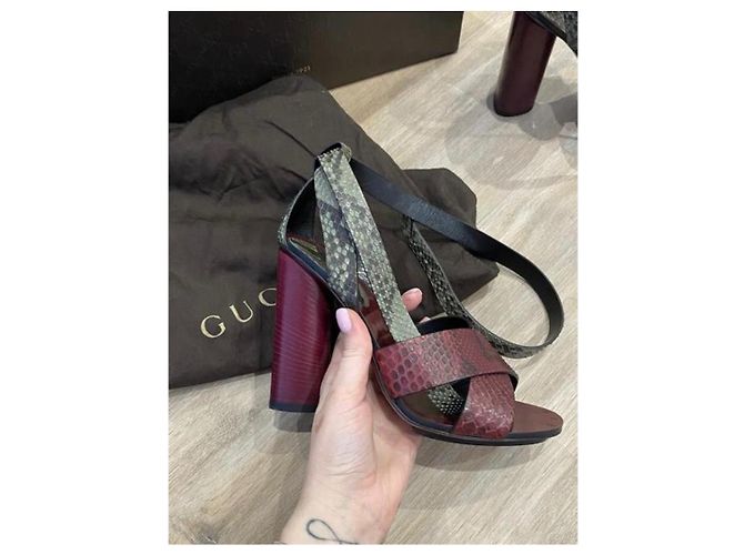 Marmont Sandali in pelle di serpente Gucci Rosso - vista 4