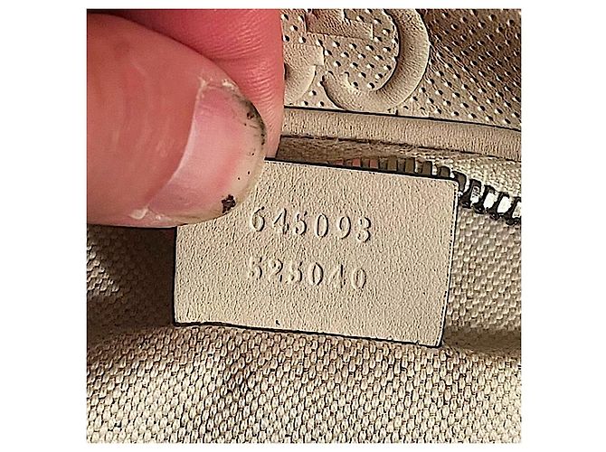 Authentic Gucci Pre-Fall '23 Weiß Jumbo GG Leder Gürteltasche - Ansicht 13