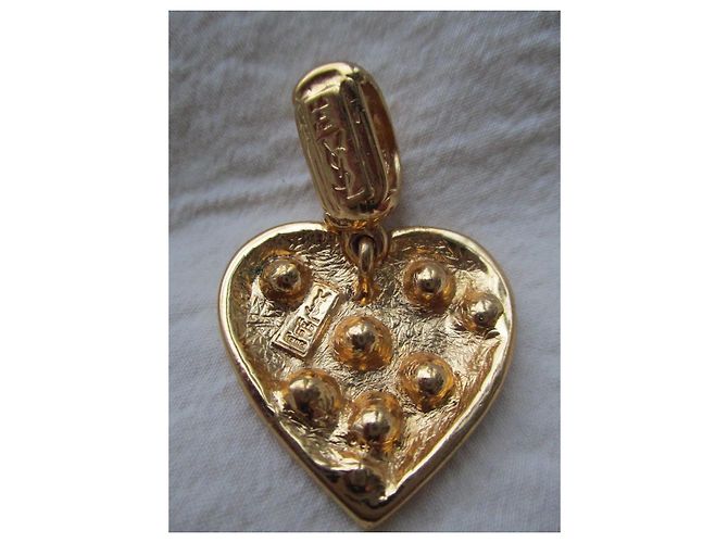 Yves Saint Laurent Pendente a forma di cuore in metallo dorato con strass. D'oro - vista 2