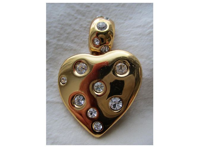 Yves Saint Laurent Pendente a forma di cuore in metallo dorato con strass. D'oro - vista 3