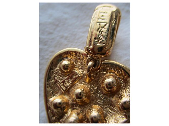 Yves Saint Laurent Pendente a forma di cuore in metallo dorato con strass. D'oro - vista 4