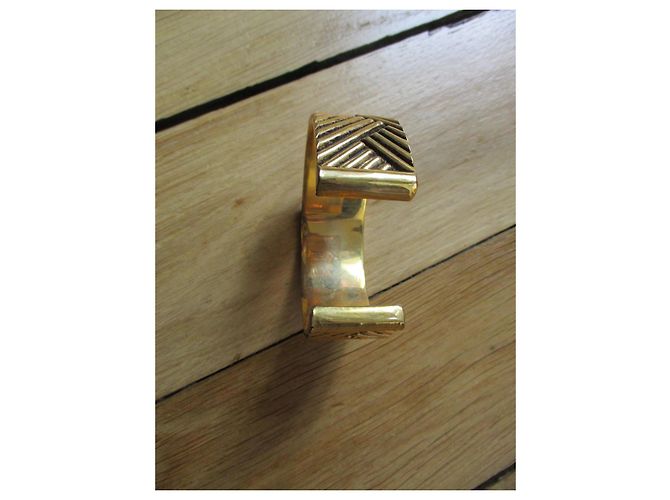Emanuel Ungaro Bracciale in metallo dorato. Anni 80. D'oro - vista 3