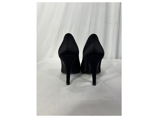 Décolleté a punta Stuart Weitzman in raso nero - vista 9
