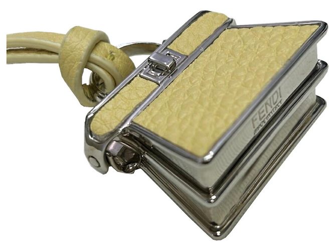 Fendi Strap Pico Peekaboo Charm in pelle gialla Giallo - vista 6