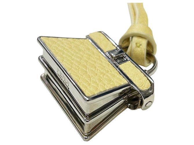 Fendi Strap Pico Peekaboo Charm in pelle gialla Giallo - vista 7