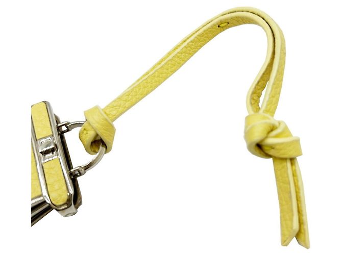 Fendi Strap Pico Peekaboo Charm in pelle gialla Giallo - vista 9