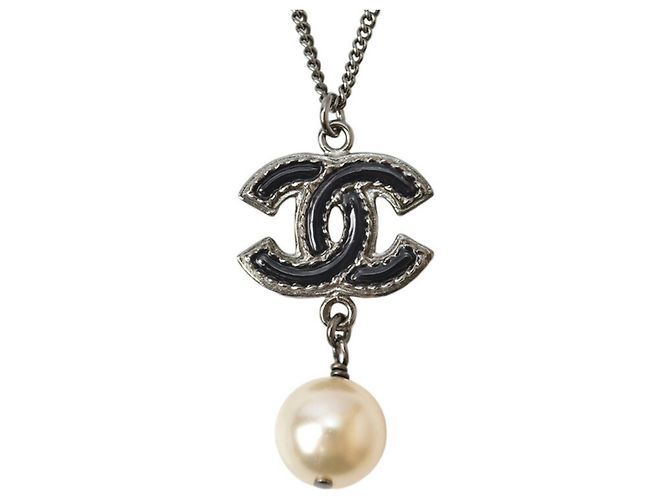 Collana Chanel in gunmetal nero con motivo di perle Metallico - vista 2
