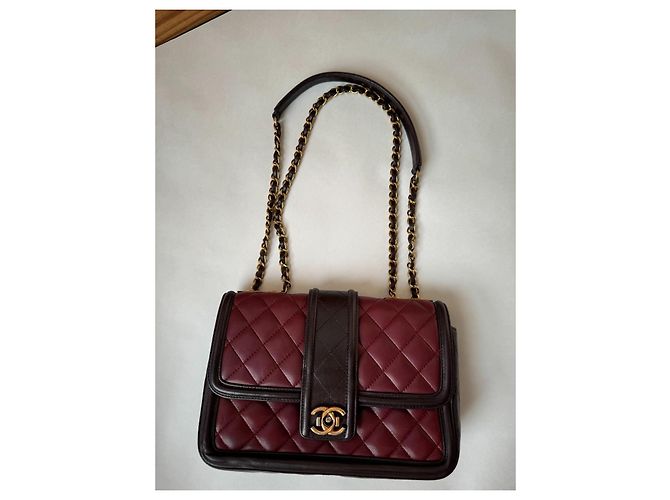 CHANEL Eleganza Borsa a Flap GHW Pelle di Agnello Nera Bordò - vista 2