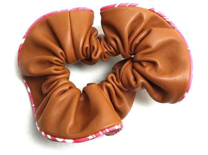 Silk In Hermès Scrunchie in pelle e seta dorata Hermes D'oro - vista 2