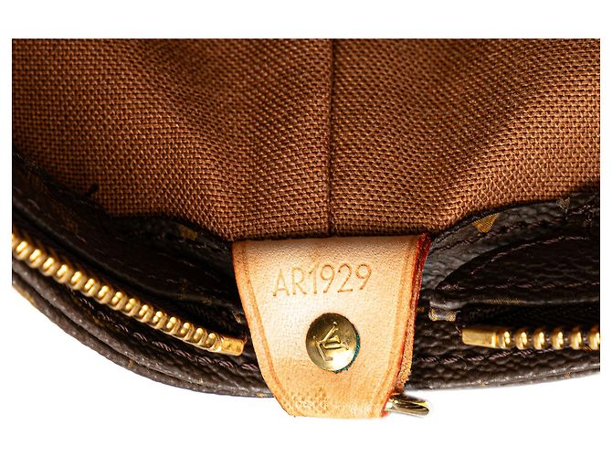 Borsa tote Cabas Mezzo in monogramma Louis Vuitton marrone - vista 6
