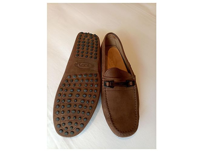 Mocassini Tod's Gommino in suede marrone - vista 3