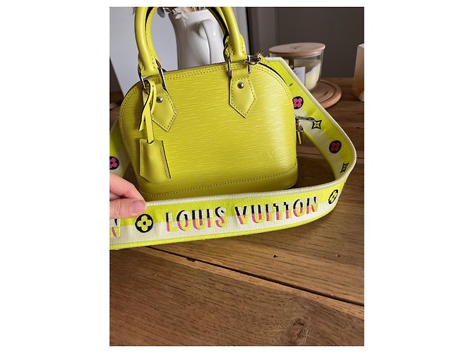 Borsa a mano in pelle Alma BB Louis Vuitton giallo pastello/verde fluorescente - vista 3