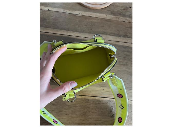 Borsa a mano in pelle Alma BB Louis Vuitton giallo pastello/verde fluorescente - vista 6