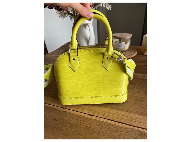 Borsa a mano in pelle Alma BB Louis Vuitton giallo pastello/verde fluorescente - vista 7
