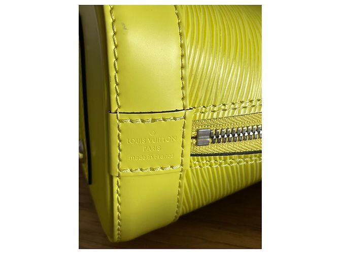 Borsa a mano in pelle Alma BB Louis Vuitton giallo pastello/verde fluorescente - vista 9