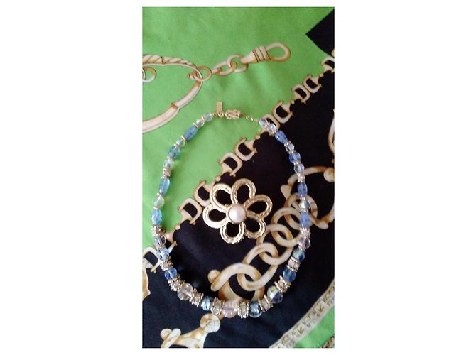 Collar Balenciaga Perlas de Cristal Dorado - vista 5