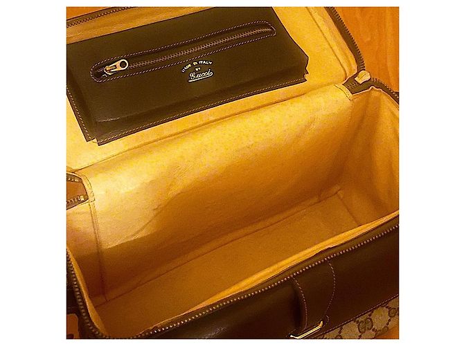 Authentische Vintage Gucci seltene Monogramm GG Umhängetasche mit Boxverschluss. - Ansicht 11