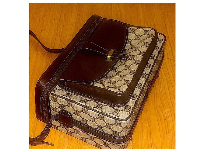Authentische Vintage Gucci seltene Monogramm GG Umhängetasche mit Boxverschluss. - Ansicht 2