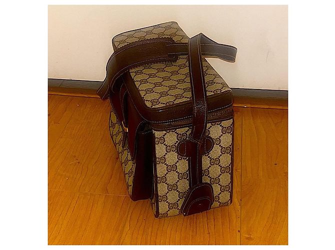 Authentische Vintage Gucci seltene Monogramm GG Umhängetasche mit Boxverschluss. - Ansicht 4