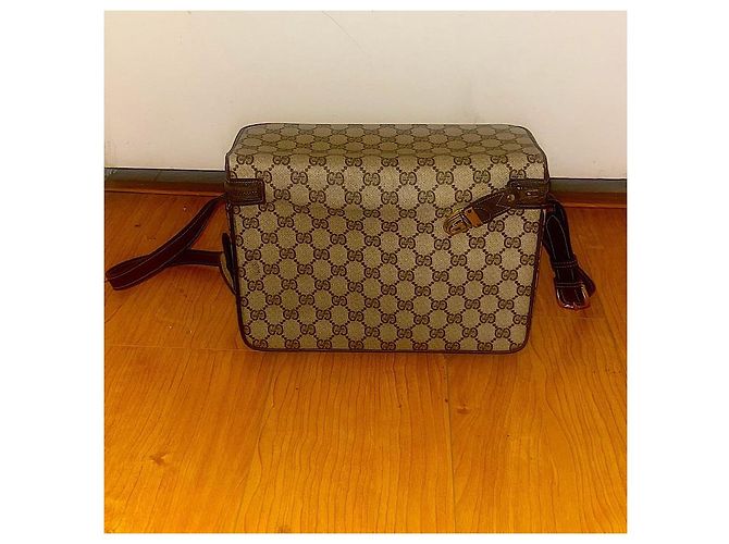 Authentische Vintage Gucci seltene Monogramm GG Umhängetasche mit Boxverschluss. - Ansicht 6