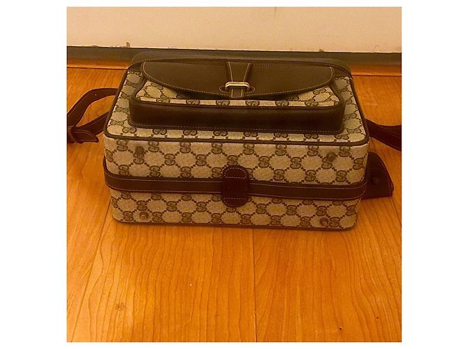 Authentische Vintage Gucci seltene Monogramm GG Umhängetasche mit Boxverschluss. - Ansicht 9