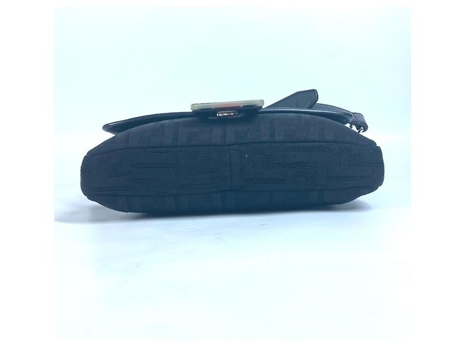 Borsa a secchiello Mamma in rete Fendi 7V72 Nero - vista 4