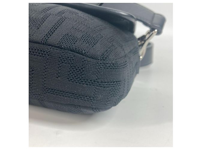 Borsa a secchiello Mamma in rete Fendi 7V72 Nero - vista 5