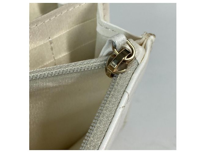Portafoglio a catena con volant Chanel CC Coco Mark Bianco - vista 15