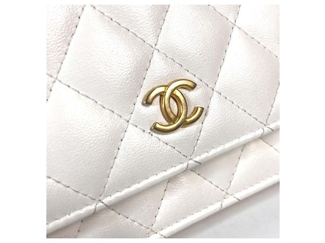 Portafoglio a catena con volant Chanel CC Coco Mark Bianco - vista 7