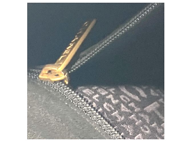 Chanel Schultertasche aus schokoladenfarbigem gestepptem Leder mit CC Coco-Logo Schwarz - Ansicht 13