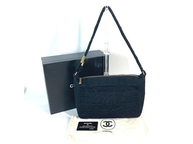 Chanel Schultertasche aus schokoladenfarbigem gestepptem Leder mit CC Coco-Logo Schwarz - Ansicht 16