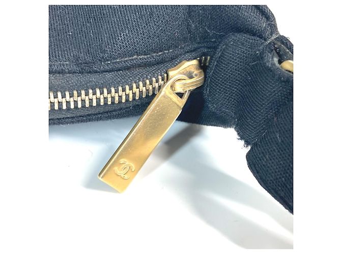 Chanel Schultertasche aus schokoladenfarbigem gestepptem Leder mit CC Coco-Logo Schwarz - Ansicht 8