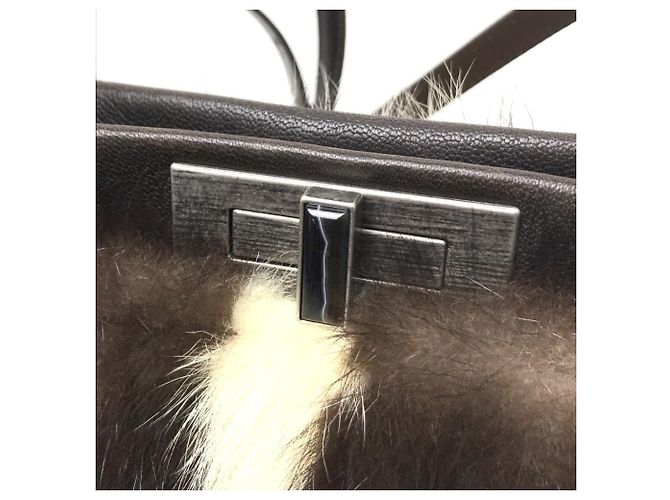 Borsa a spalla in pelliccia marrone scuro Fendi 8BT161 - vista 8