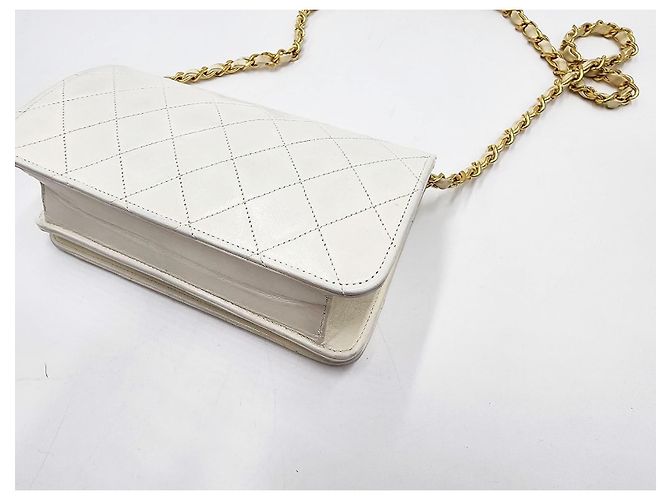 Timeless Chanel Clássico Atemporal com Flap Único em Couro Matelassé e GHW 24K Branco - vista 13