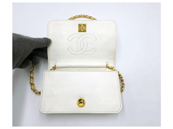Timeless Chanel Clássico Atemporal com Flap Único em Couro Matelassé e GHW 24K Branco - vista 15