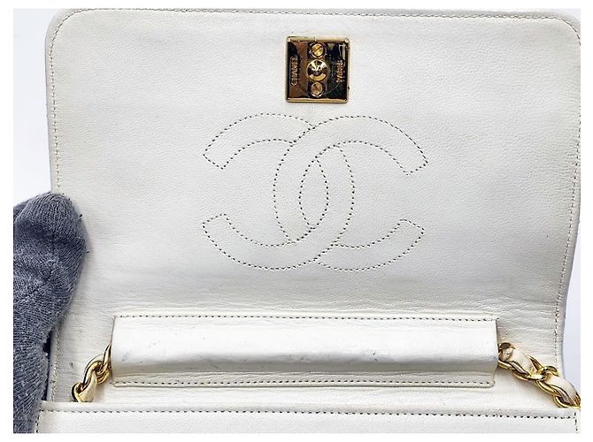 Timeless Chanel Clássico Atemporal com Flap Único em Couro Matelassé e GHW 24K Branco - vista 16