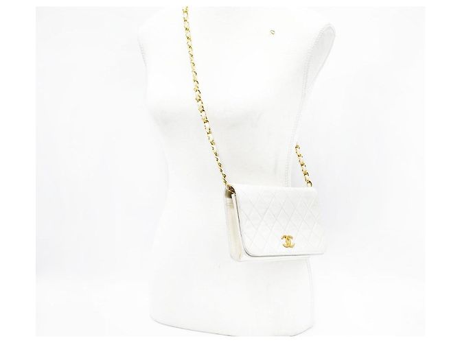 Timeless Chanel Clássico Atemporal com Flap Único em Couro Matelassé e GHW 24K Branco - vista 6