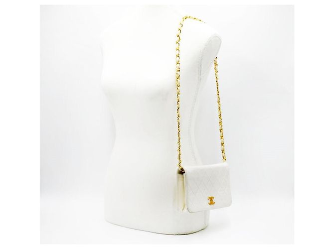 Timeless Chanel Clássico Atemporal com Flap Único em Couro Matelassé e GHW 24K Branco - vista 7