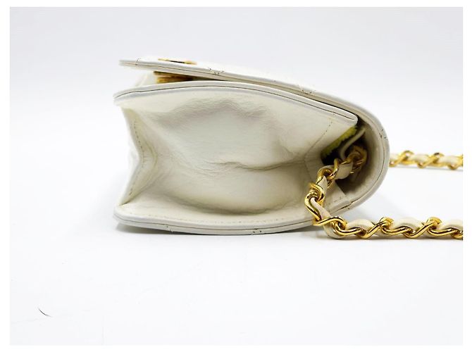 Timeless Chanel Clássico Atemporal com Flap Único em Couro Matelassé e GHW 24K Branco - vista 8