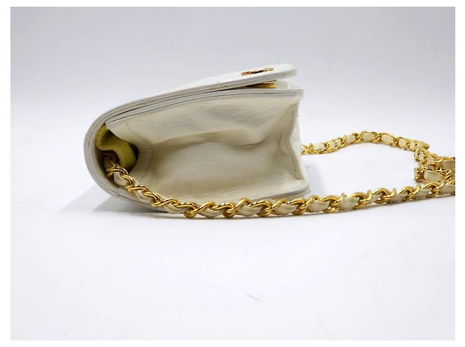 Timeless Chanel Clássico Atemporal com Flap Único em Couro Matelassé e GHW 24K Branco - vista 9