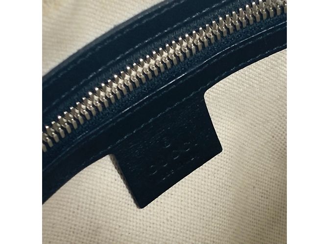 Borsa a spalla in pelle goffrata GG di Gucci Nero - vista 13