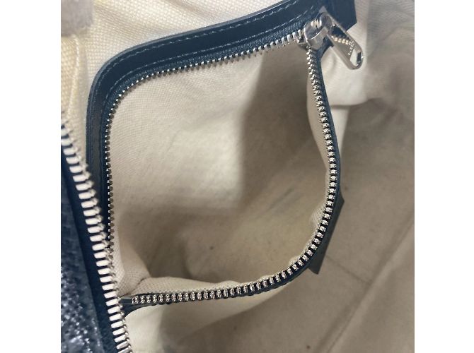 Borsa a spalla in pelle goffrata GG di Gucci Nero - vista 15