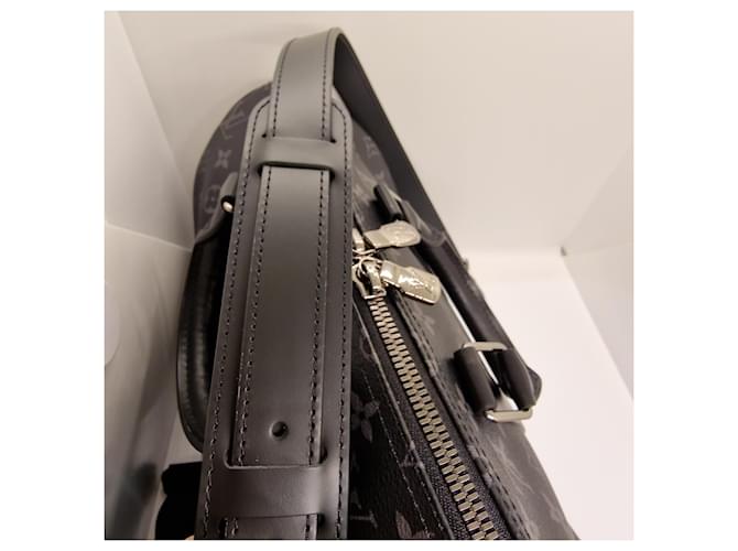 Abbesses Louis Vuitton Keepall 35 Grigio antracite - vista 3