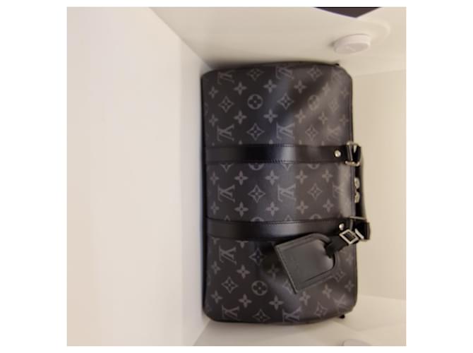 Abbesses Louis Vuitton Keepall 35 Grigio antracite - vista 4