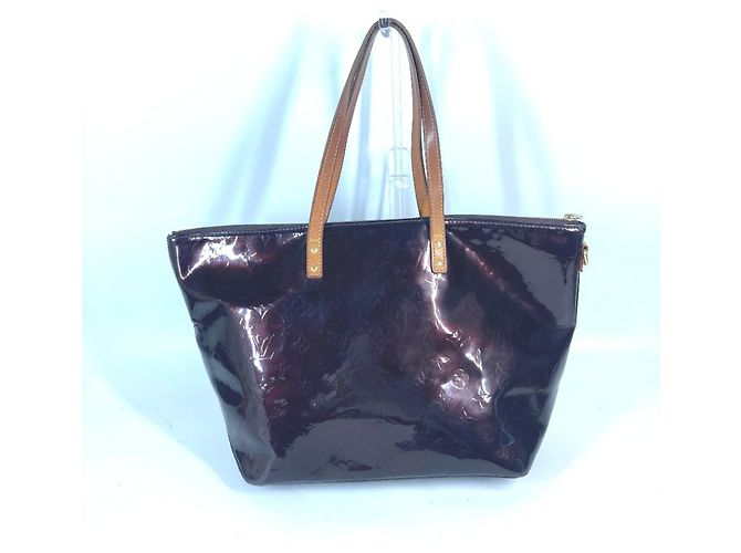 Borsa a spalla Bellevue GM in Monogram Vernis Louis Vuitton Bordò Porpora - vista 2