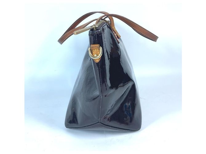 Borsa a spalla Bellevue GM in Monogram Vernis Louis Vuitton Bordò Porpora - vista 3