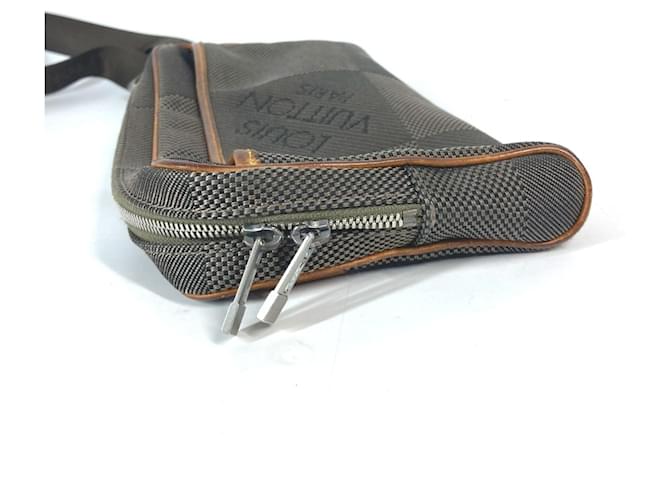 Bolsa de Ombro Acrobat Damier Geant Louis Vuitton Caqui - vista 3