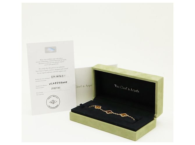 Bracciale charm Alhambra di Van Cleef & Arpels - vista 7